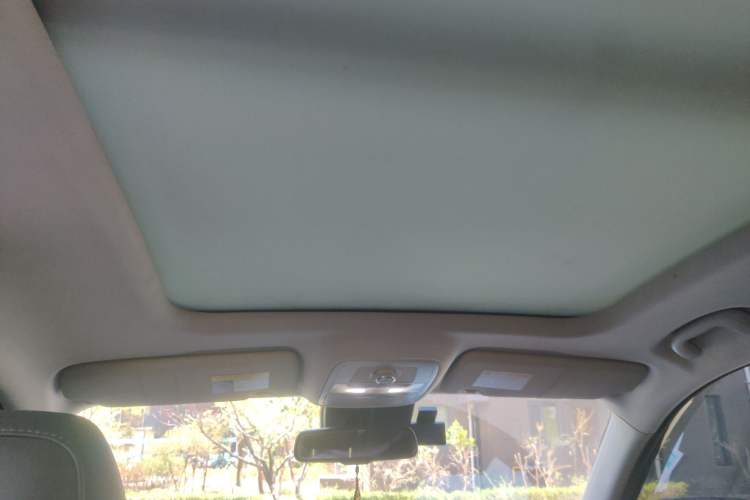 Used Roewe RX8 2018 30T Smart Connectivity All-Wheel Drive Supreme Edition Headliner