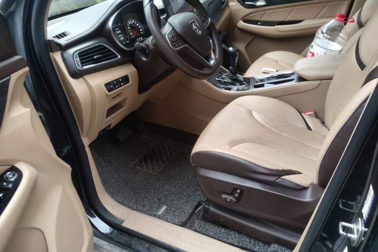 Used Baojun 730 2017 1.8L iAMT Prestige Version 7 Seats
