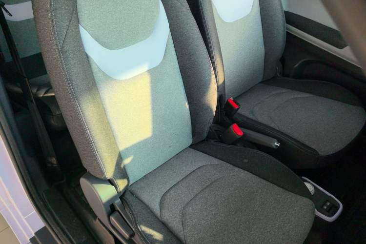 Used Chery QQ Ice Cream 2022 120km Conical Shape Lithium Iron Phosphate Right Front Seat