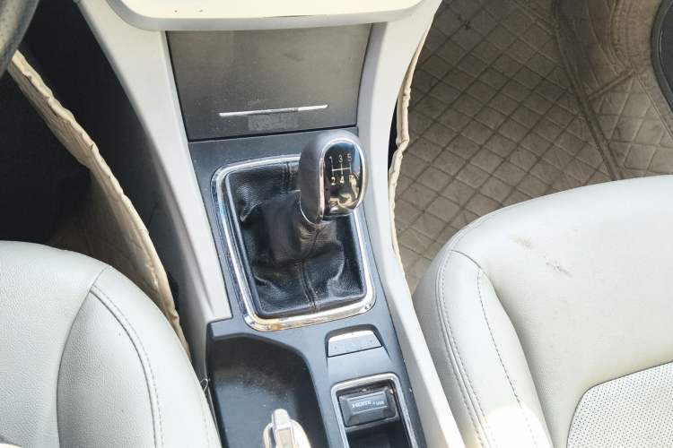 Used Geely Auto Emgrand 2014 Sedan 1.5L Manual Elite Model Gear Lever