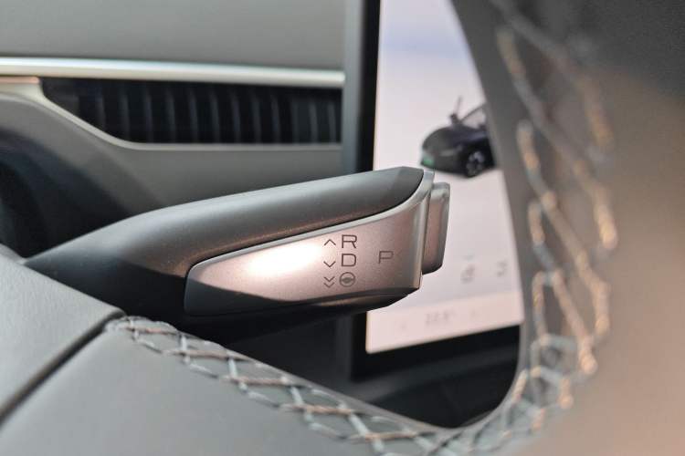 Used XPeng MONA M03 2025 600 with Ultra-Long Range Max Gear Lever