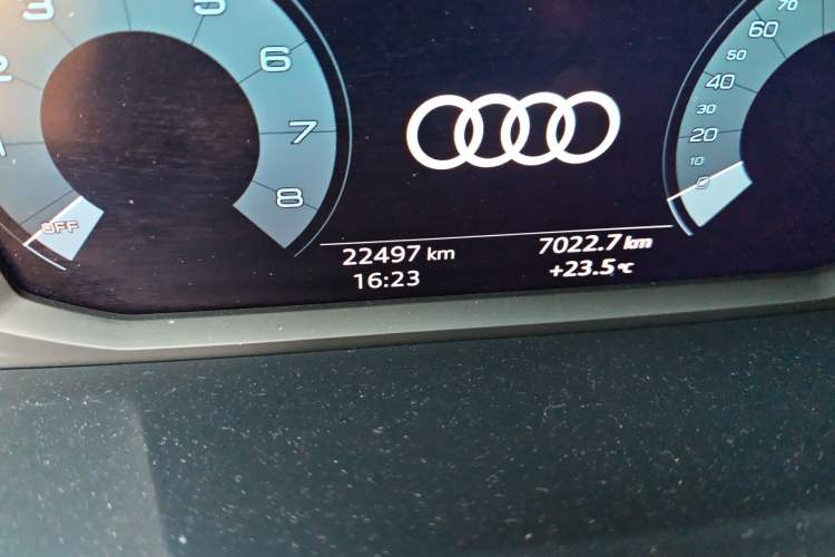 Used Audi Q3 2023 35 TFSI Progressive Dynamic Edition (1.4T) Odometer Close Up