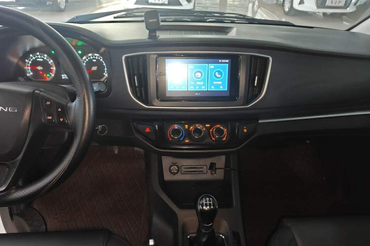 Used FORTHING Lingzhi 2023 M5L 1.6L Luxury 7-Seater