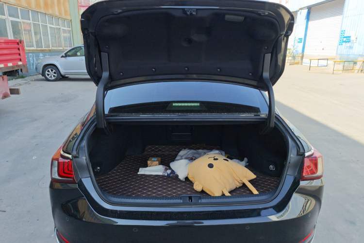 Used Lexus ES 2022 200 Excellence Edition
