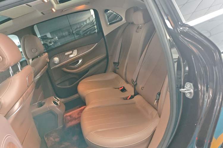 Used Mercedes-Benz E-Class 2018 Facelift E 300 L Luxury Edition
