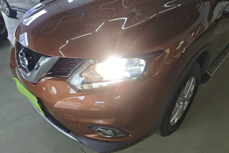 Used Nissan X-Trail 2015 2.0L CVT Comfort MAX Edition 2WD Left Front Headlight