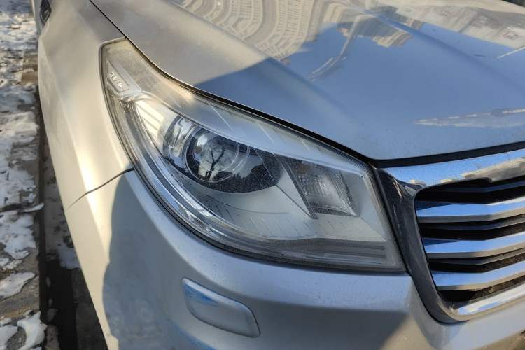 Used Haval H9 2015 2.0T Four-Wheel Drive Luxury 7-Seater Right Front Headlight