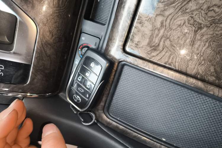 Used Toyota Alphard 2021 Dual-Engine 2.5L Luxury Edition
