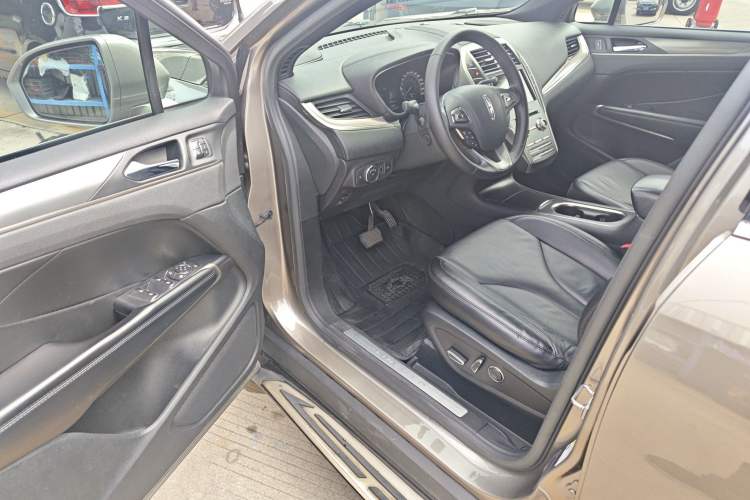 Used Lincoln MKC 2017 2.0T Two-Wheel Drive Deluxe Edition