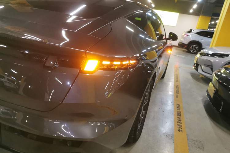 Used Lynk & Co Z10 2025 95 kWh 806 km Range Rear-Wheel Drive Advanced Driver-Assistance System Max