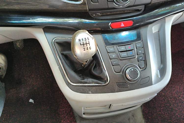 Used JAC Group Refine M5 2013 2.0T Gasoline Manual Business Edition Gear Lever