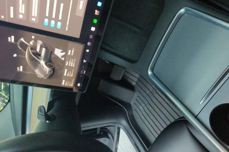 Used Tesla Model Y 2022 Long-Range All-Wheel-Drive Version
