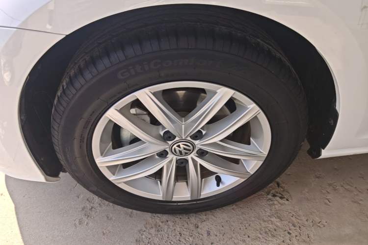 Used Volkswagen Golf 2019 280TSI DSG Comfort Version China VI Standard Left Front Wheel Hub