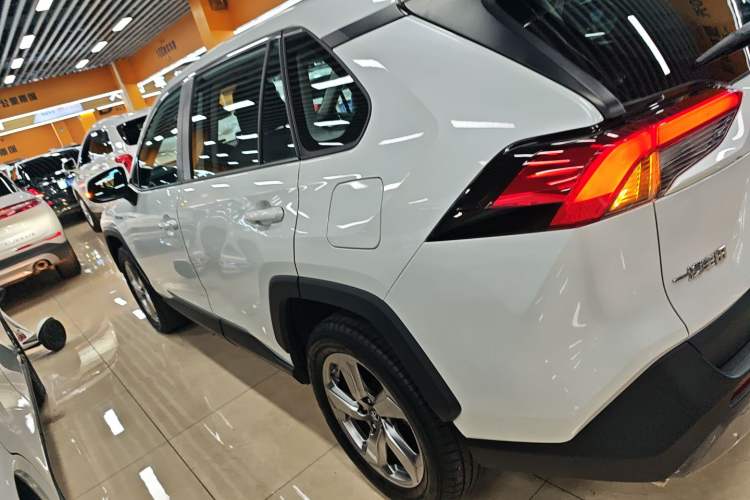 Used Toyota RAV4 2022 Dual-Engine 2.5L E-CVT Two-Wheel Drive Elite Edition
