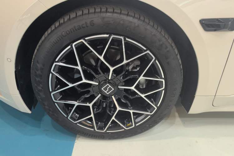 Used Zeekr 001 2025 WE Edition 95 kWh All-Wheel Drive Exterior 4