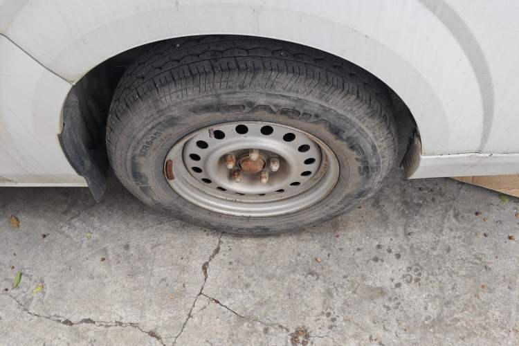 Used Foton Scenic G7 2016 2.0L Commercial Version Long Wheelbase High Roof – 486EQV4 Right Front Wheel Hub