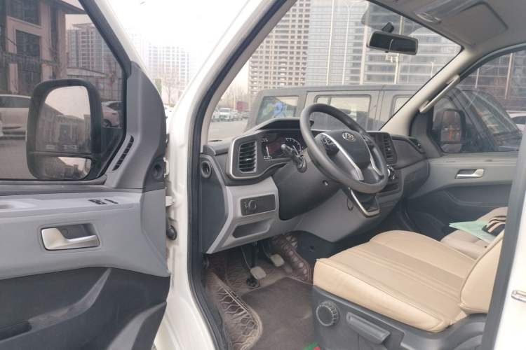 Used SAIC MAXUS Xintu V80 2024 Aotuntong 6MT Short-Wheelbase Ultra-Low Roof 127 Ps 5/6 Seats