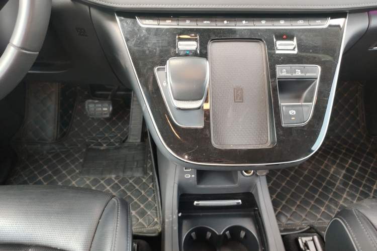 Used Hongqi HQ9 2023 2.0T Smart Connect Flagship Edition Gear Lever