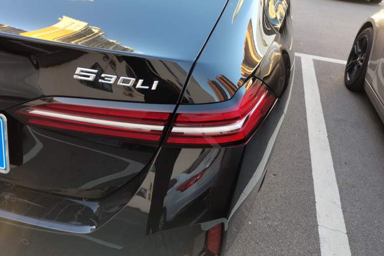 Used BMW 5 Series 2026 530Li Leading M Sport Package Right Rear Taillight