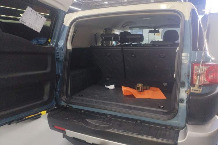 Used Toyota FJ Cruiser 2018 4.0 Automatic Middle East Trunk