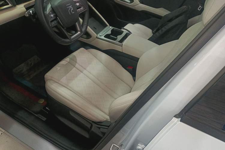 Used BYD Yuan UP 2025 Intelligent Driving Version 401 KM Dynamic Edition