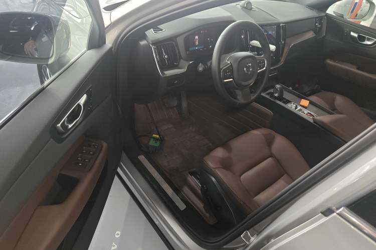 Used Volvo XC60 2023 B5 4x4 Smart Luxury Edition Driver Seat