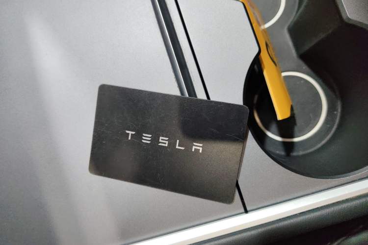 Used Tesla Model Y 2023 Long-Range All-Wheel-Drive Version Vehicle Key