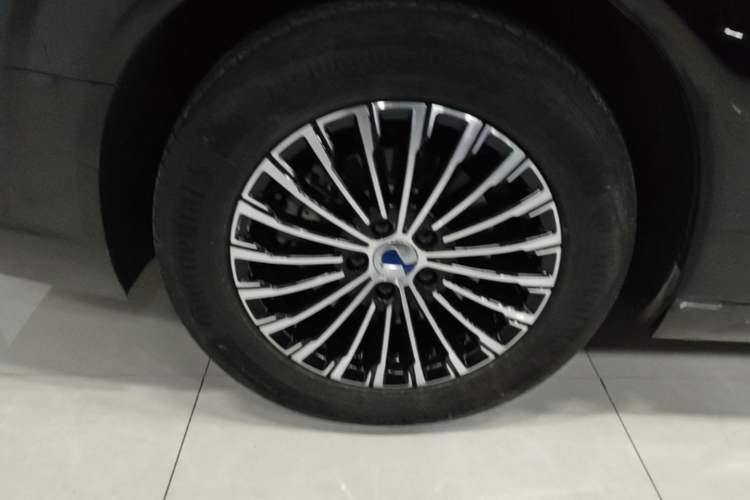 Used Denza D9 2022 DM-i 1040 Prestige Model
