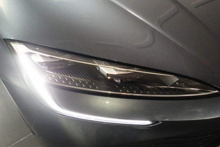 Used BYD Seal 07 DM-i 2025 Intelligent Driving Version DM-i 1.5L 125 km Prestige Edition Right Front Headlight