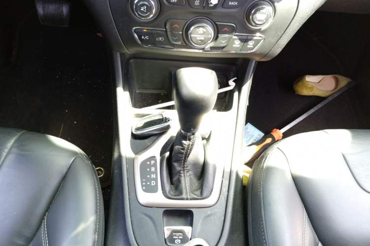 Used Jeep Cherokee 2016 2.4L Leading Smart Version Gear Lever
