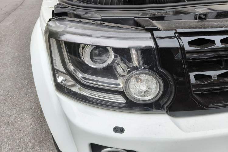 Used Land Rover Discovery 2014 3.0 SC V6 HSE Right Front Headlight