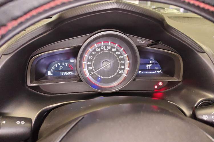 Used Mazda 3 Axela 2014 Sedan 2.0L Automatic Sport Model
