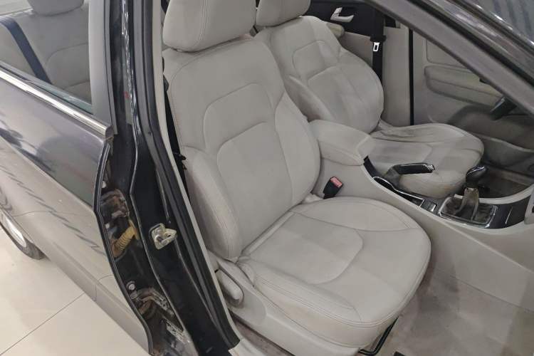 Used Geely Auto Emgrand 2015 Sedan 1.5L Manual - Top Trim Level
