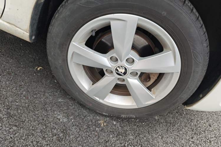 Used Skoda Rapid Spaceback 2016 Revised 1.6L Automatic Chuanxing Version Right Front Wheel Hub