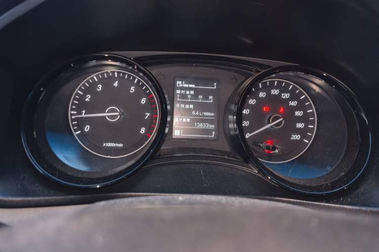 Used Wuling Hongguang PLUS 2020 1.5L Manual Comfort 7-Seater Odometer Close Up