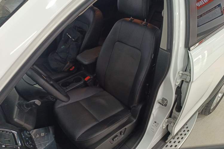 Used Chevrolet Captiva 2017 2.4L 4x4 Flagship Edition 7-Seater
