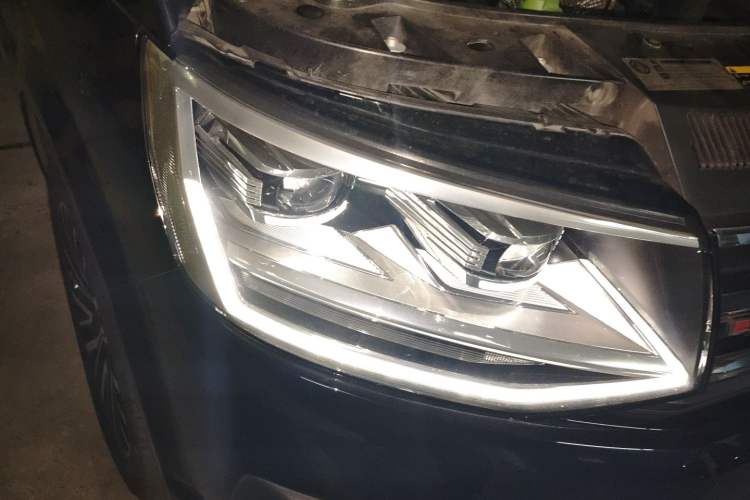 Used Volkswagen Multivan 2018 2.0 TSI Four-Wheel Drive Comfort Edition 7-Seater Right Front Headlight