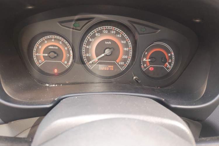 Used Soueast V3 Lingyue 2010 Revised Version 1.5L Manual Luxury Edition Odometer Close Up