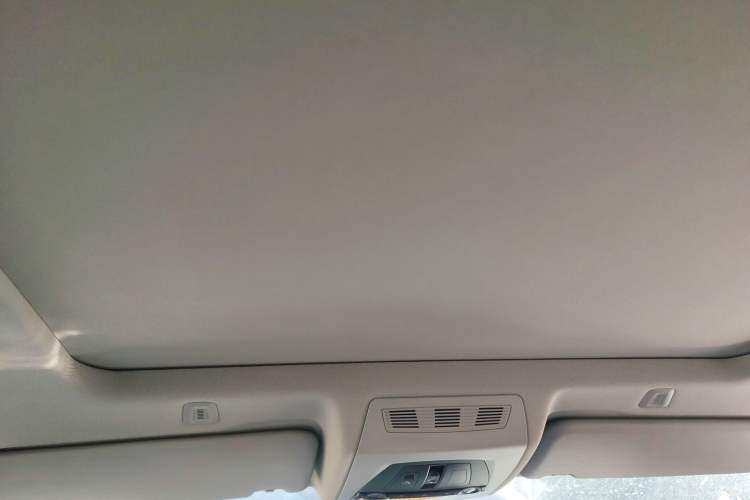 Used BMW 5 Series 2015 535Li Leading Model
