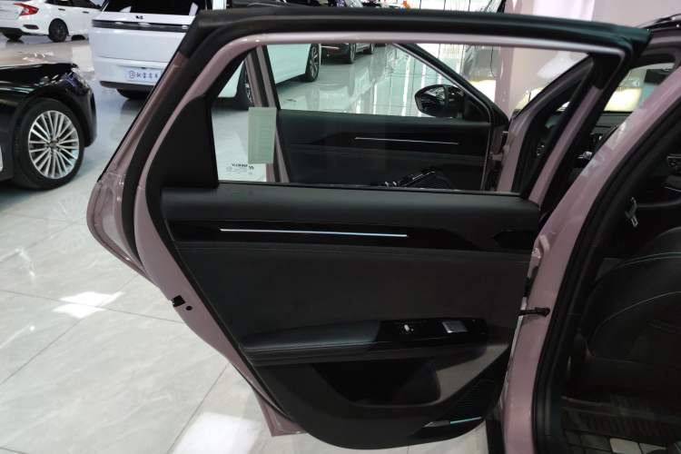 Used Geely Galaxy L6 2024 125km Creative Edition
