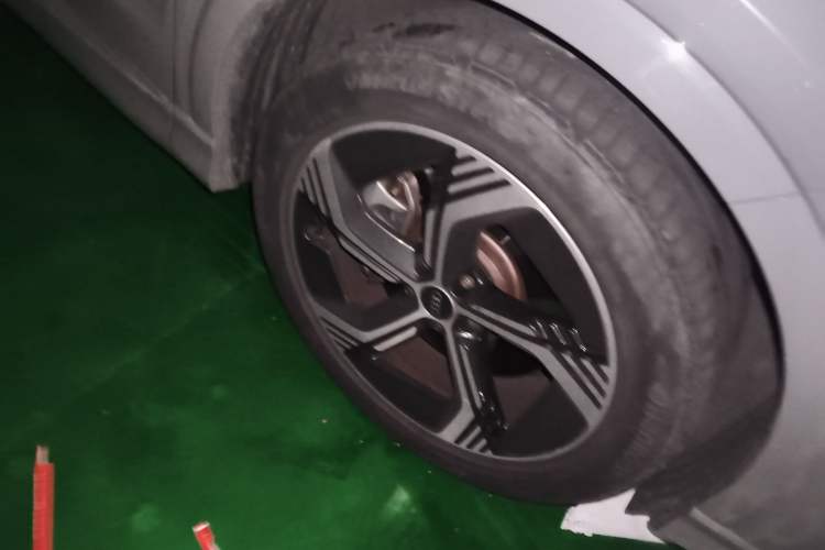 Used Audi Q4 e-tron 2024 40 e-tron Boundary Edition Right Front Wheel Hub