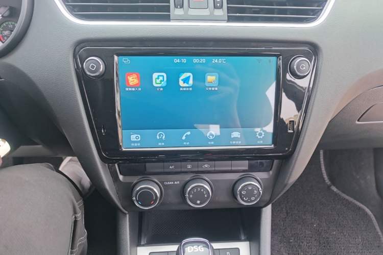 Used Skoda Octavia 2018 TSI230 DSG Luxury Enjoyment Edition Audio And AC Panel