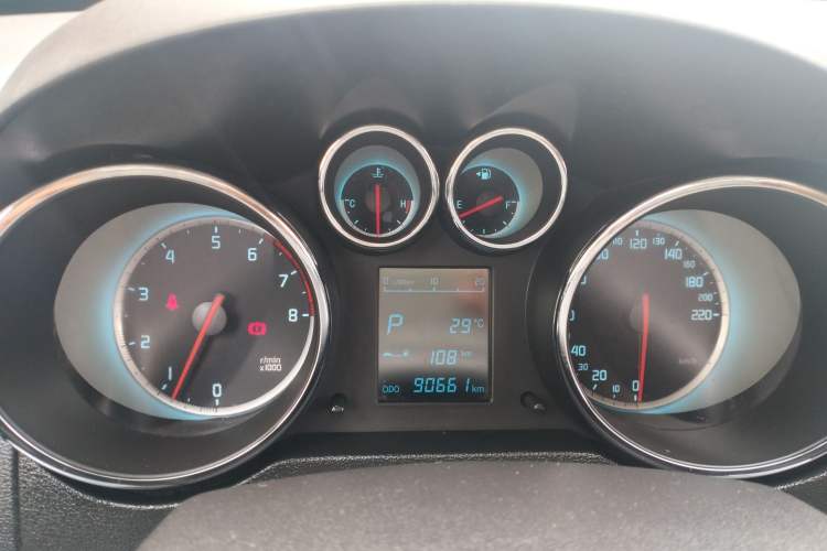 Used CHANGAN CS35 2015 1.6L Automatic Luxury Model China IV Standard
