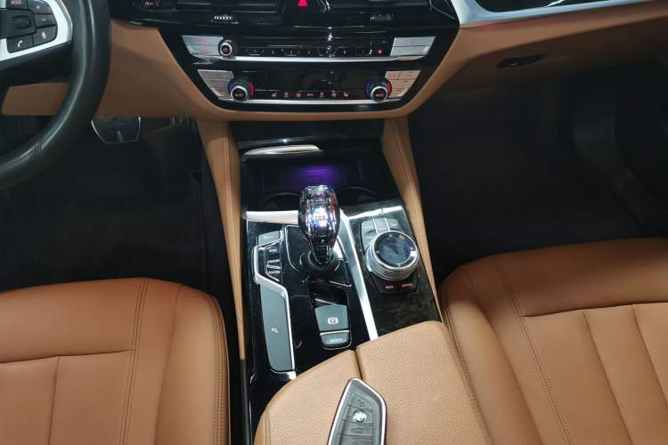 Used BMW 5 Series 2019 Facelifted 530Li xDrive M Sport Package
