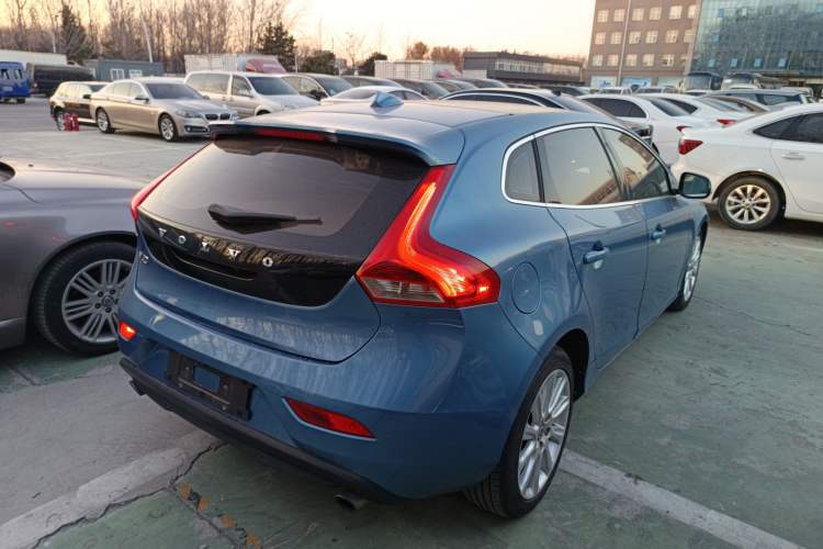 Used Volvo V40 2015 1.6T Zhiya Edition
