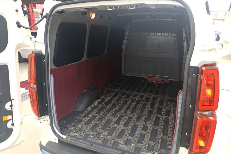 Used BAIC Changhe EV5 2019 270KM range version Trunk