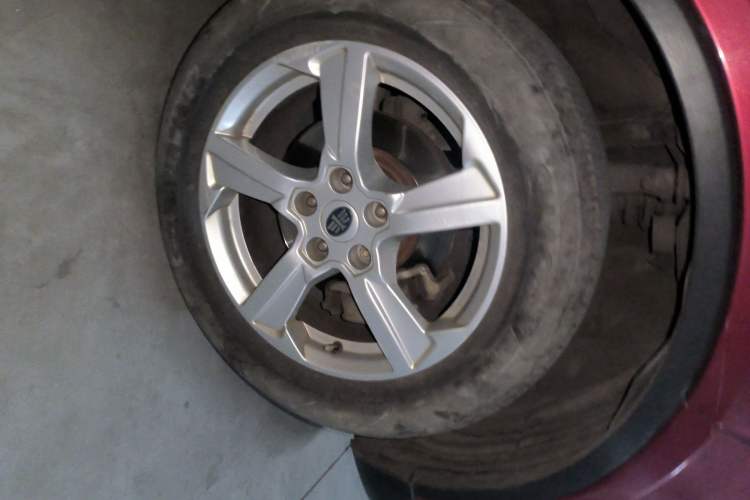 Used Bestune X80 2013 2.0L automatic luxury version
