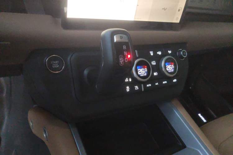 Used Land Rover Defender 2025 110 3.0T P400 – Dynamic HSE