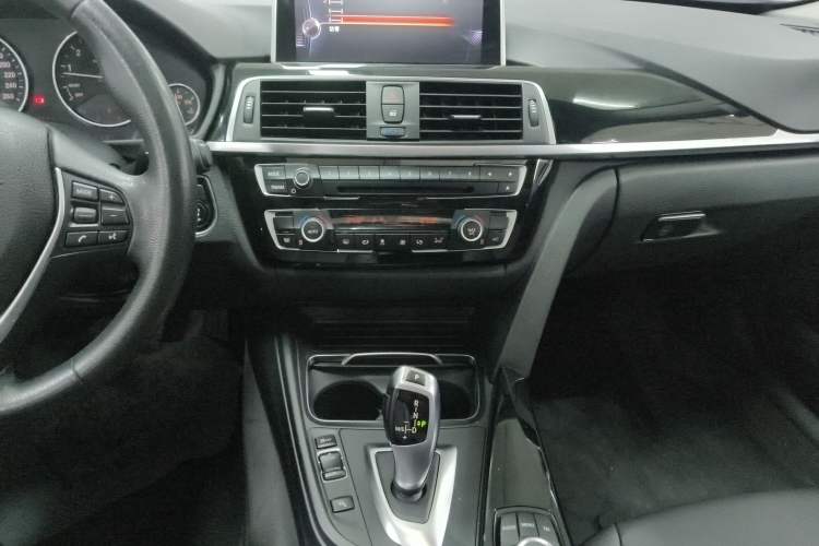 Used BMW 3 Series 2017 320Li Fashion Model Audio And AC Panel