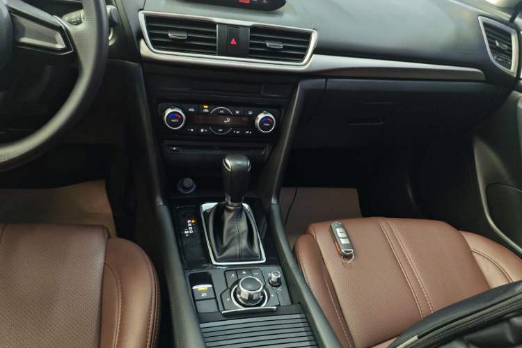 Used Mazda 3 Axela 2019 Cloud-Controlled Sedan 1.5L Automatic Luxury Model China VI Standard Gear Lever